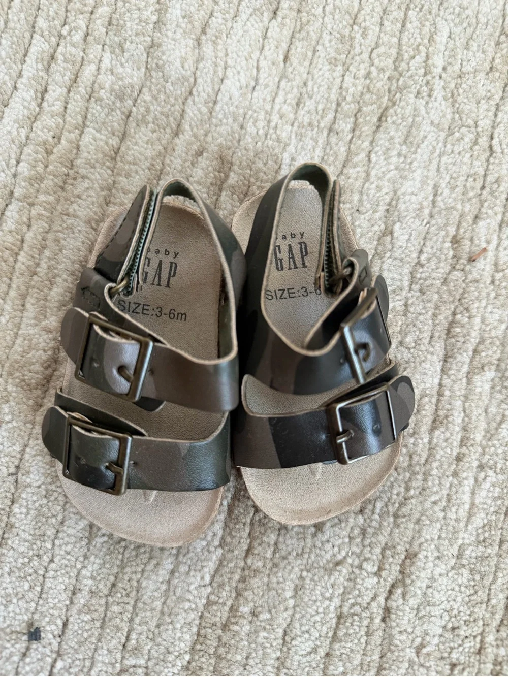 GAP Baby Olive Green Double Strap Buckle Sandals sz 3-6 months